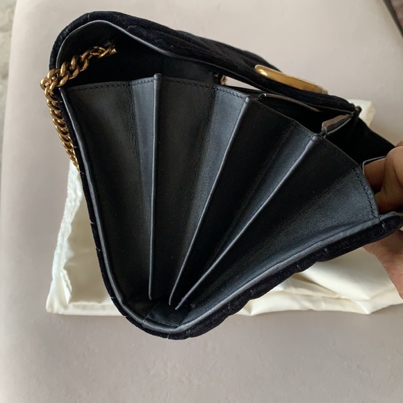 Authentic Gucci Marmont black velvet handbag - Picture 7 of 16